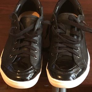Earth Quince Black Sneakers